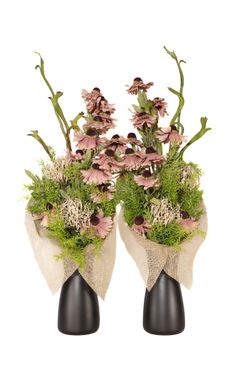 Delicado y sofisticado ramo de cementerio con gerberas rosadas