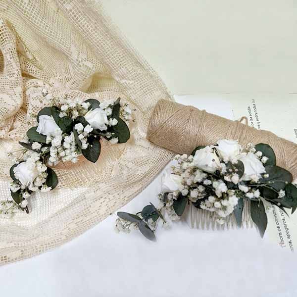 Dos Peinetas con Flores y Rosas