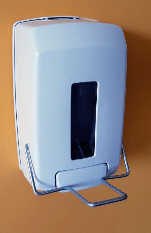 Dosificador con pulsador de codo