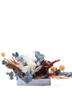 Elegante centro alargado en tonos naranjas y blanco. Naturalidad y Calidez sin igual