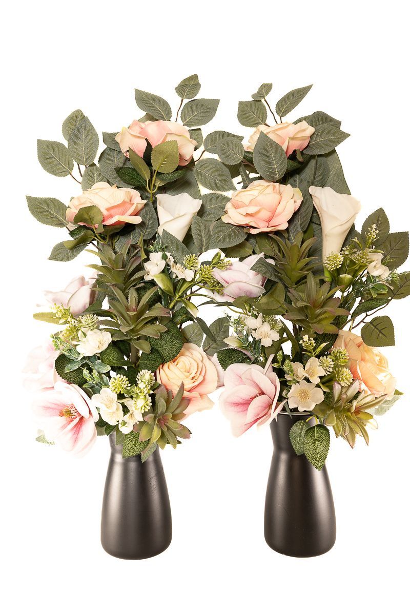 Elegante ramo de cementerio con Magnolias