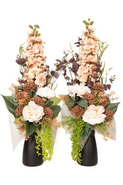 Elegante ramo de flores artificiales para cementerio con cascada de verdes