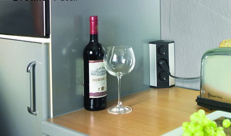 Enchufe corner 3 tomas red aluminio