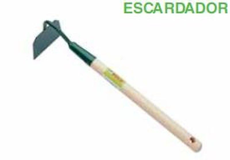 Escardador con mango de madera