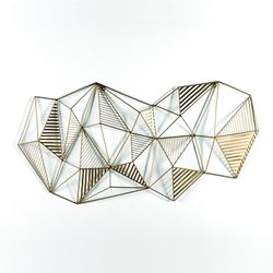 Escultura de metal dorado, 128x5x64 cm