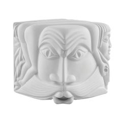 Escultura El viejo, el nuevo y la muerte de porcelana biscuit en blanco, 15,9 x 15,9 x 15,3 cm | Gárgulas