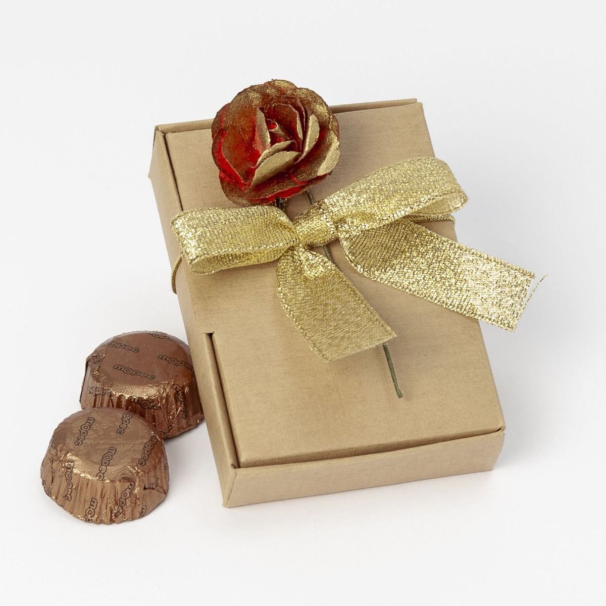 Estuche 8,5x6cm. flor lazo oro con 5 bombones*