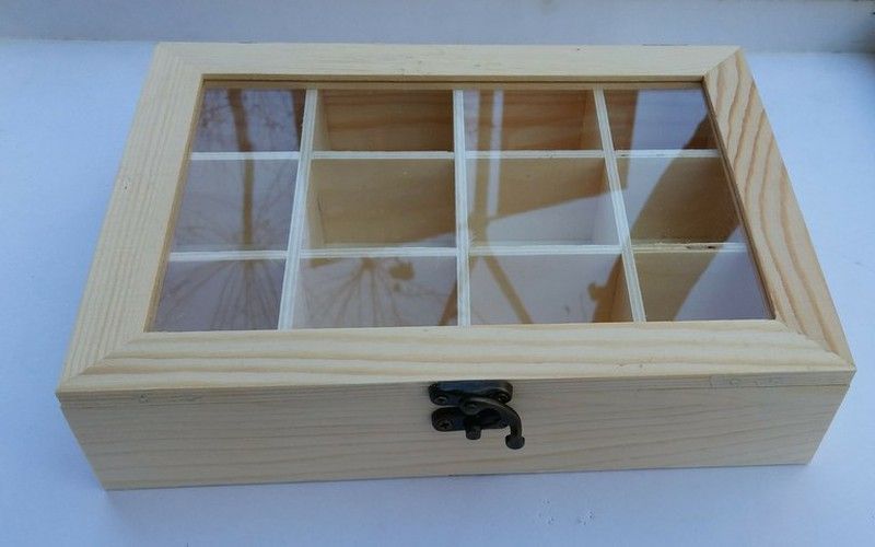 Estuche de madera y vidrio de 12 compartimentos