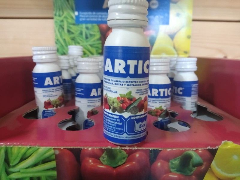 Fungicida Artic para abolladura, cribado, moteado, oidio, roya