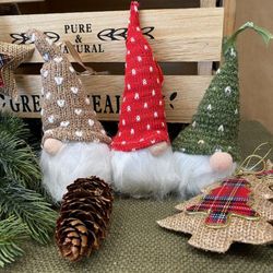 GNOMO GORRO VERDE-ROJO-MARRÓN + LED 6 X 6 X H20CM. (3U.)