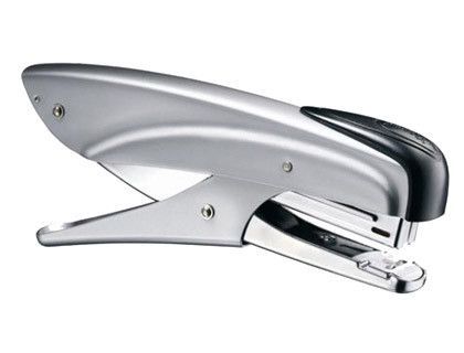 Grapadora maped universal metalica de tenaza capacidad 20 hojas usa grapas 26/6 en blister