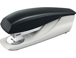 Grapadora petrus 235 color negro capacidad 20 hojas usa grapas 22/6 24/6 y 26/6