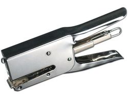 Grapadora Q-Connect de Tenaza -Capacidad 40 Hojas -Usa Grapas 24/6 26/6