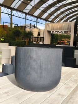 JAPI - Macetero Rotacional Fringe 36x36x31cm Negro