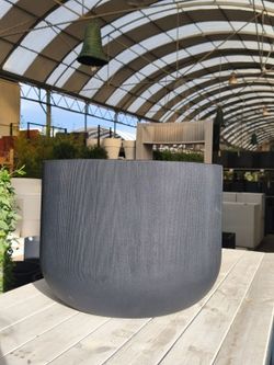 JAPI - Macetero Rotacional Fringe 55x55x42cm Negro