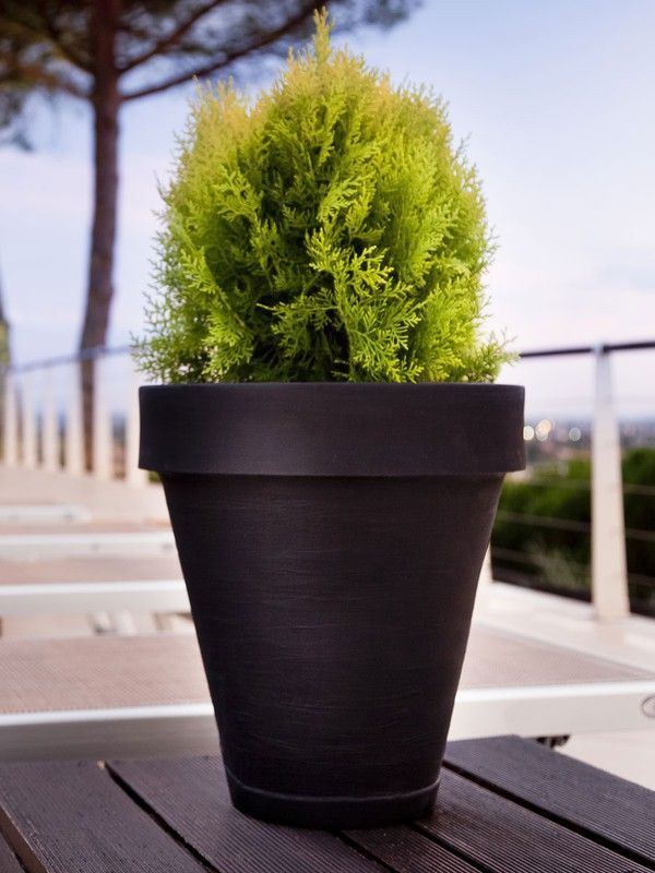 Jardinera clasica color tierra de resina Country round 45x49 cm