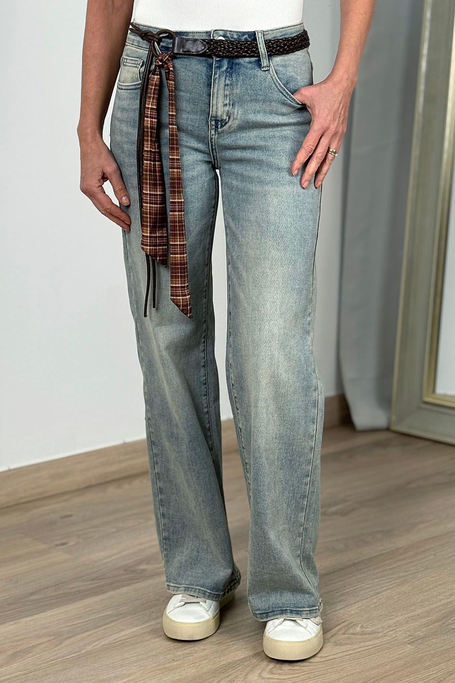 Jeans cinturón wide leg azul delavado