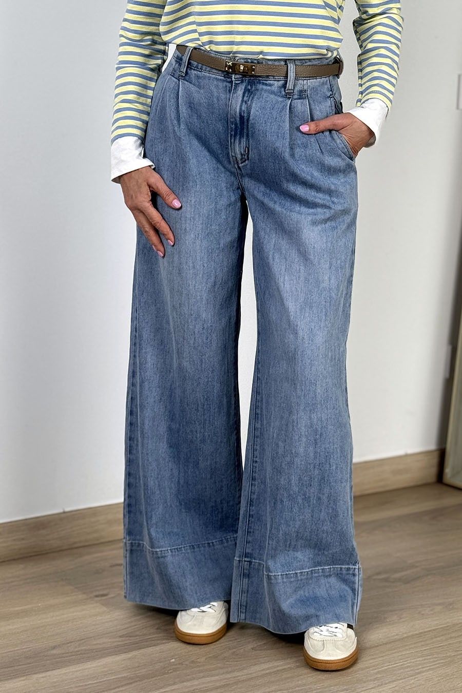 Jeans wide leg pinzas azul delavado