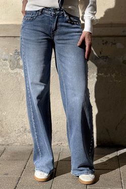 Jeans wide leg tachitas azul delavado