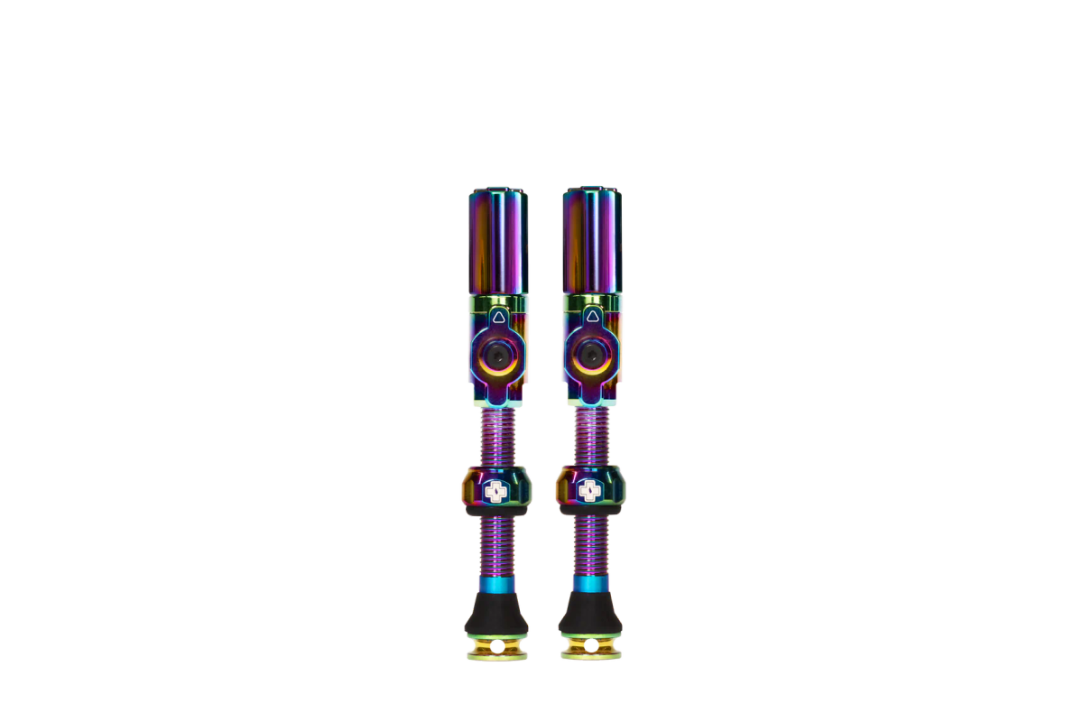 Juego de Válvulas Tubeless Muc-Off Big Bore Hybrid 45 mm 🌈 Ultra Flujo | Color Arcoíris | Máxima Compatibilidad MTB/E-Bike 🚴‍♂️🔩