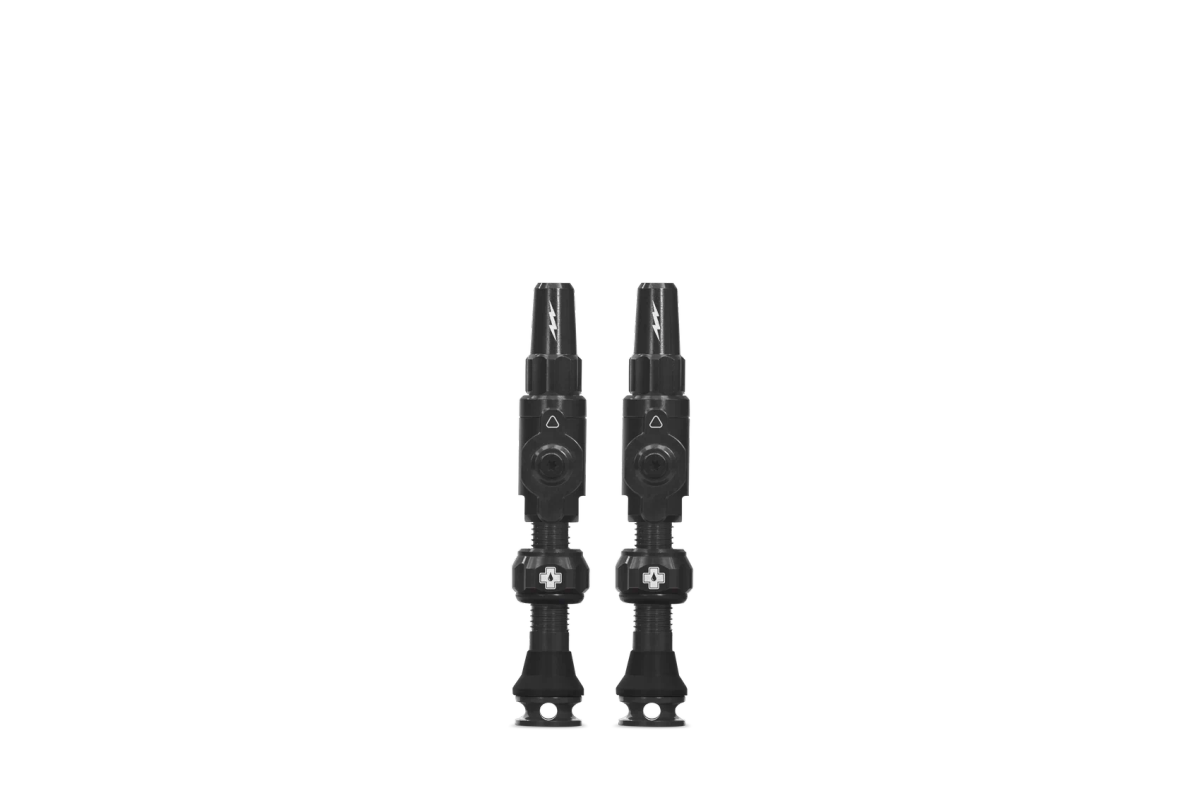 Juego de Válvulas Tubeless Muc-Off Big Bore Lite 35mm 🖤 | Flujo Rápido de Aire 🚴‍♂️💨 | Compatibles con MTB y E-Bike