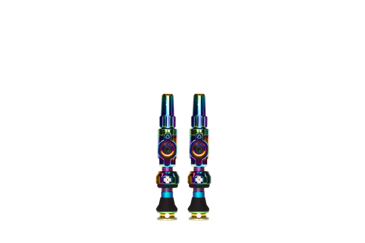 Juego de Válvulas Tubeless Muc-Off Big Bore Lite 45 mm Arcoíris | Flujo Extra Rápido y Estilo Único para MTB y Ruta