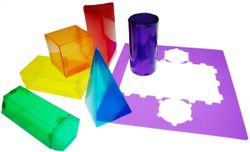Juego plantillas 3d henbea plastico flexible formas geometricas colores translucidos 35x35 cm set con