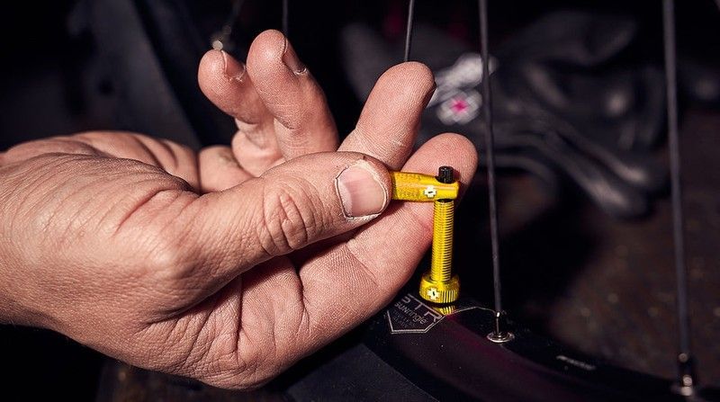 Juego Valvulas Muc-Off Tubeless 60 Mm Oro