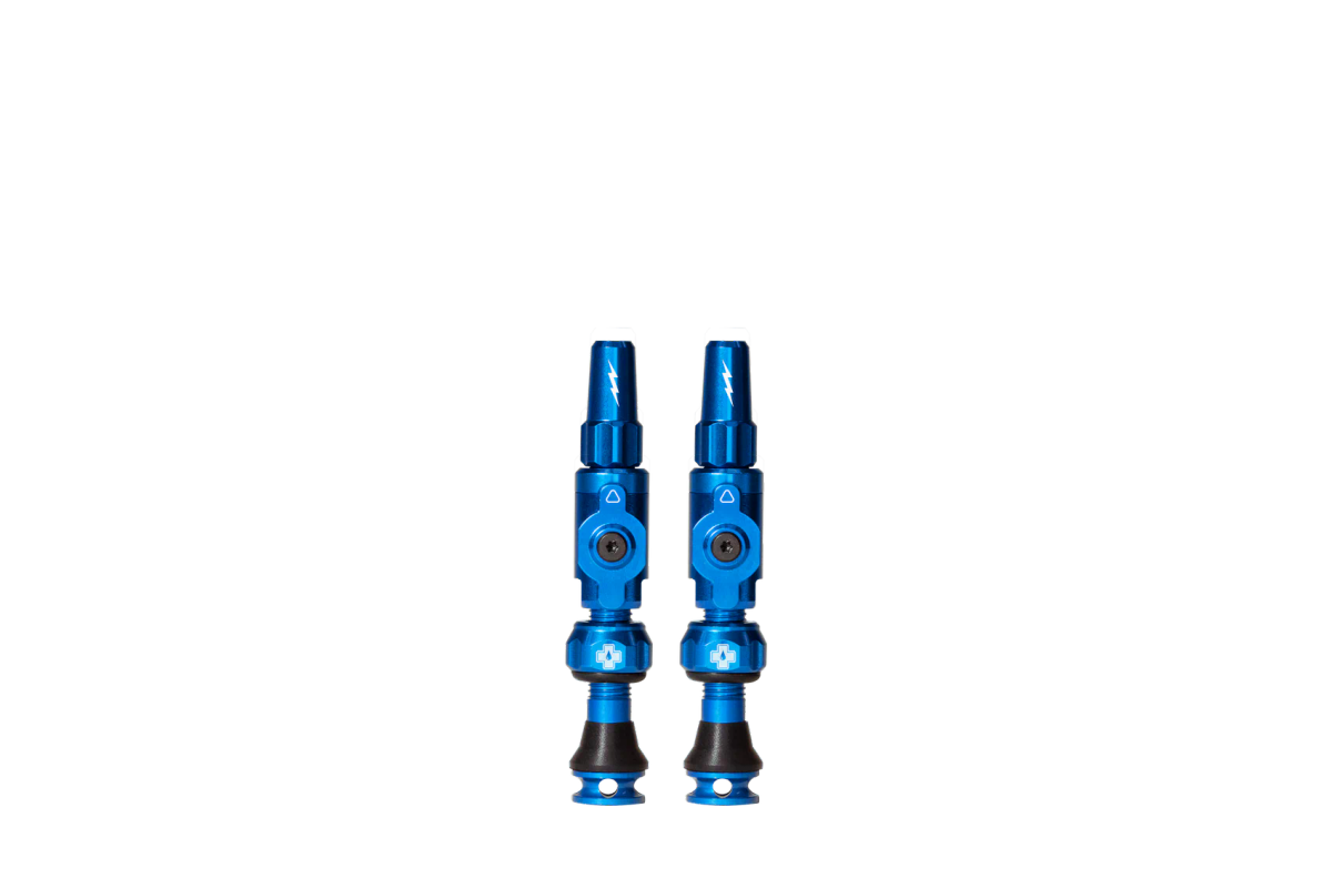 Juego Válvulas Tubeless Muc-Off Big Bore Lite 30 mm 🔵🚴‍♂️ Ultraligeras | Color Azul 💨 MTB y E-Bike