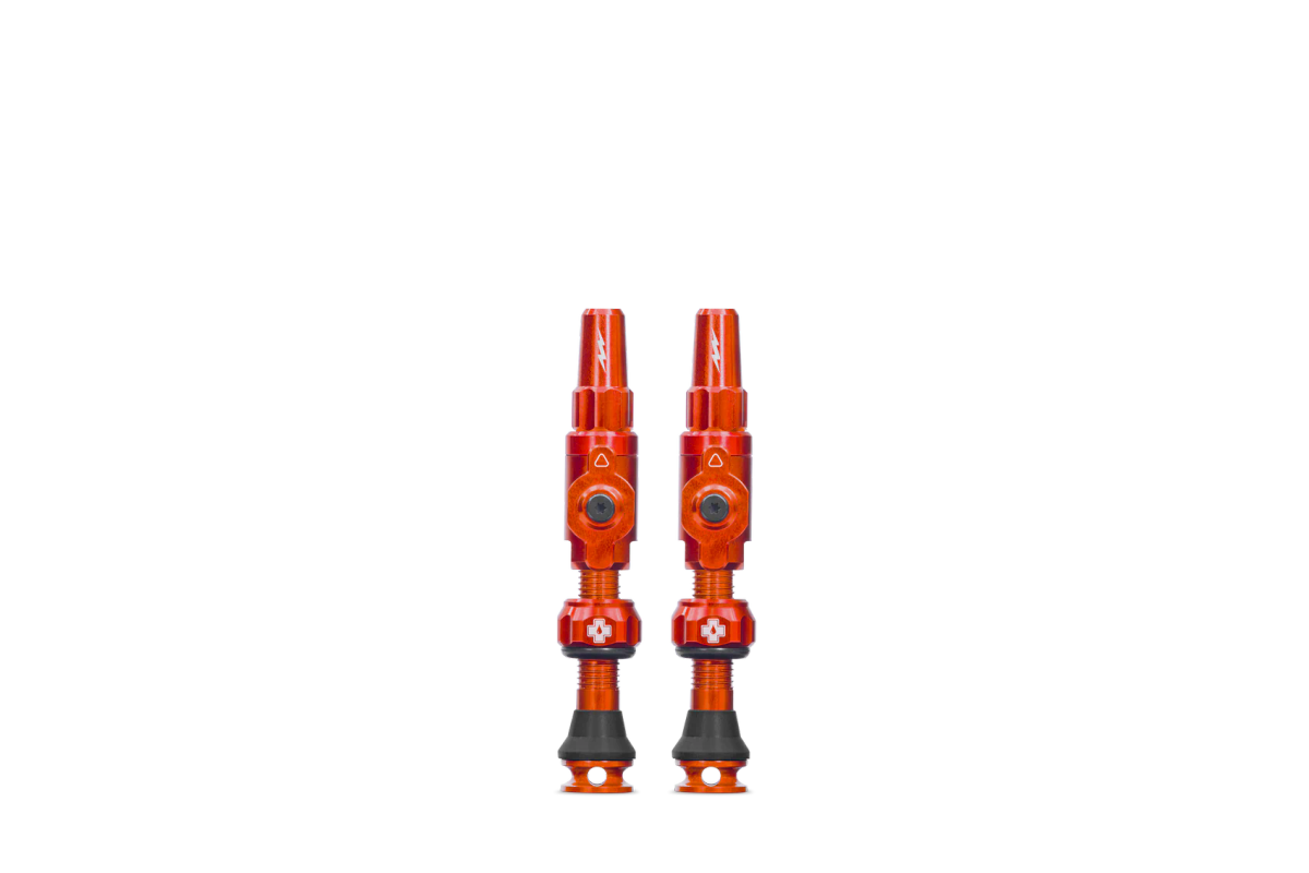 Juego Válvulas Tubeless Muc-Off Big Bore Lite 35 mm 🍊🚴‍♂️ Ultraligeras | Color Naranja 🔥 MTB y E-Bike