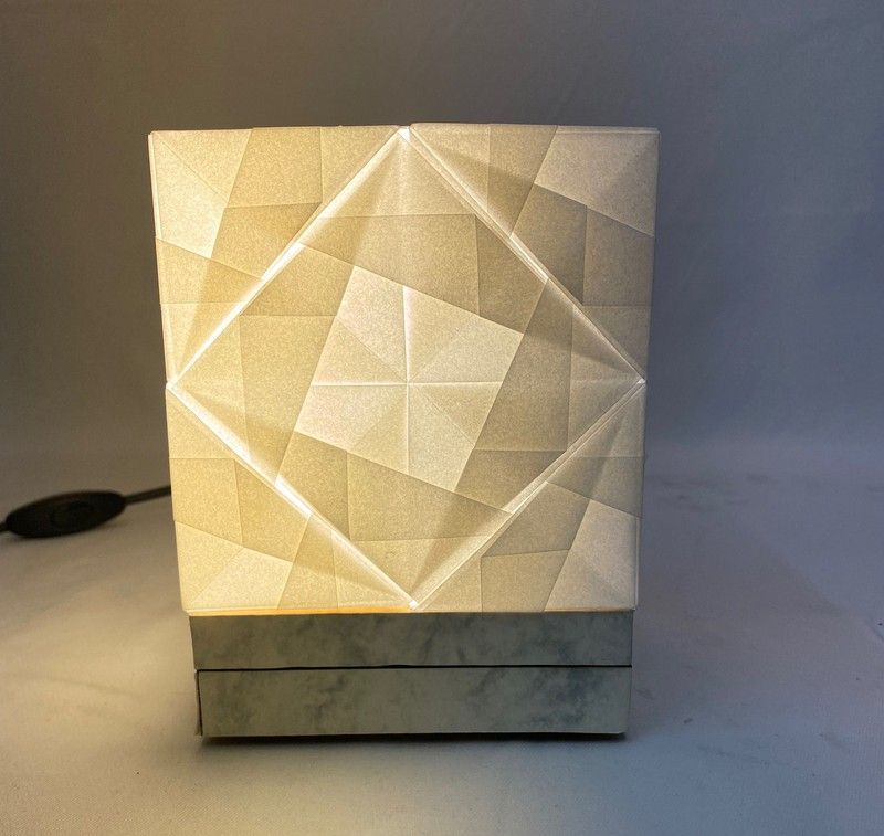 Lámpara de mesa PIRITA color blanco en pergamino