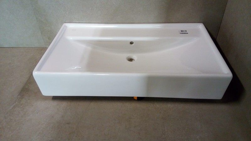 Lavabo a pared sin agujero para grifería, 90cm Surprise de Vitra OBS081