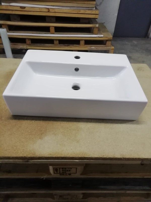 Lavabo mural Memento 60x42cm con toallero de Villeroy & Boch VILL51336001