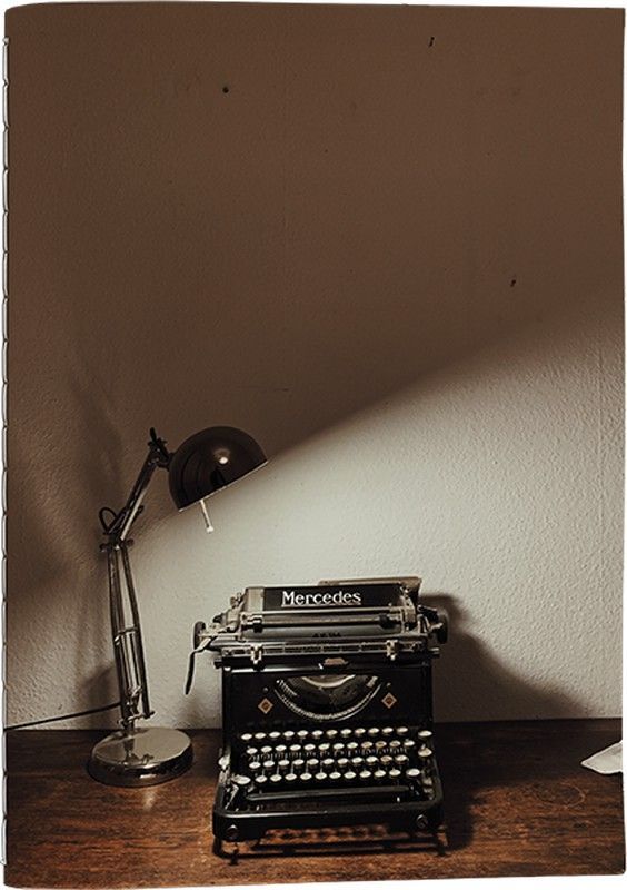 Libreta tamaño 12x17 cms Máquina Escribir Sköna Ting Suecia