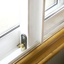 Limitador de apertura de ventanas ARREGUI Limitador Apert. Ventanas. Met. 4 Uni.