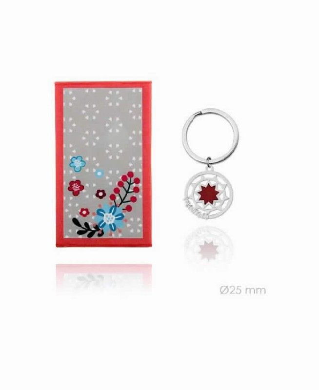 Llavero de acero con esmalte granate y la palabra Mama