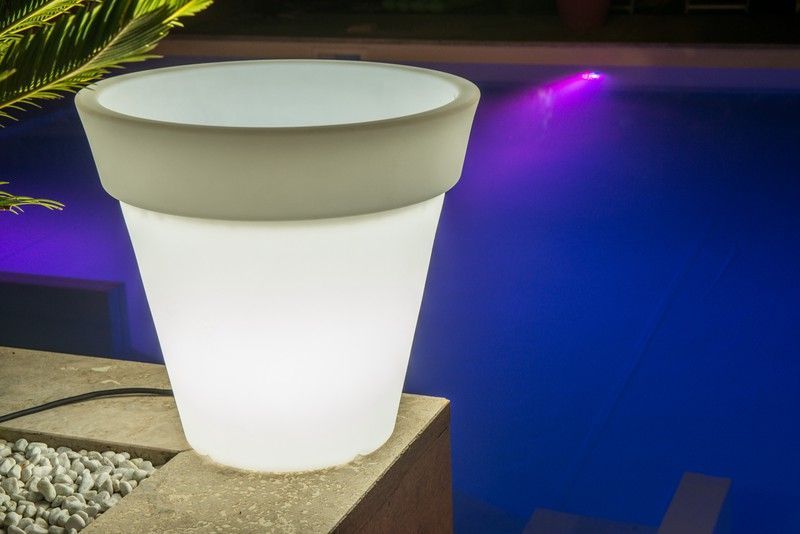 Maceta cónica luminosa Pegasus