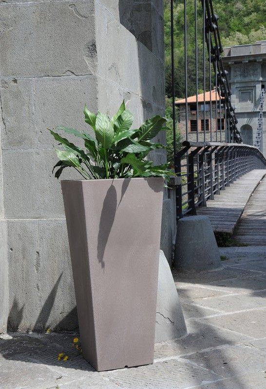 Maceta de resina Hydrus 36x50