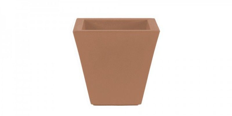 Maceta modelo Clavel 30x30x38cms Marrón