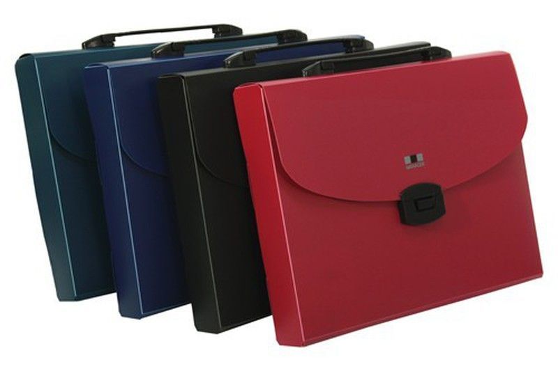 Maletín de polipropileno con asas retráctiles