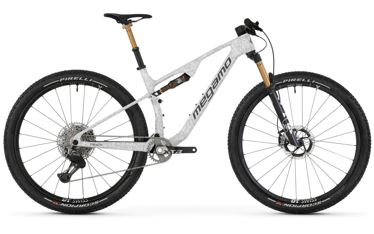 Megamo Track 03 Race (2026)