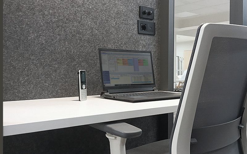 Mesa de Trabajo Vega 2 con Tablero Blanco Premium para Cabina