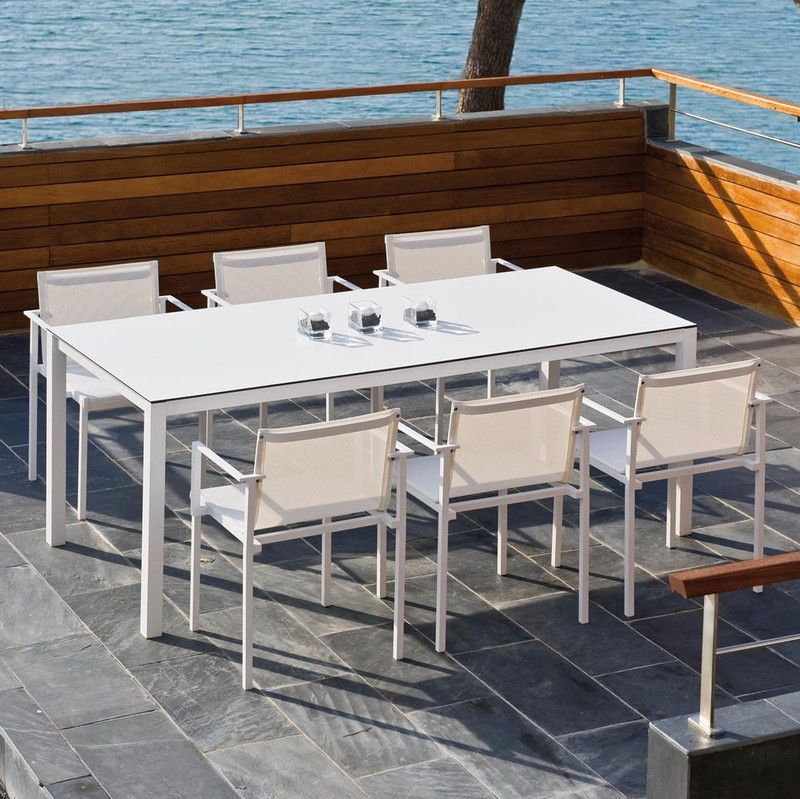 Mesas de comedor Una, de la marca IE3