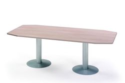 Mesas de reunión rectangulares y pies de copa