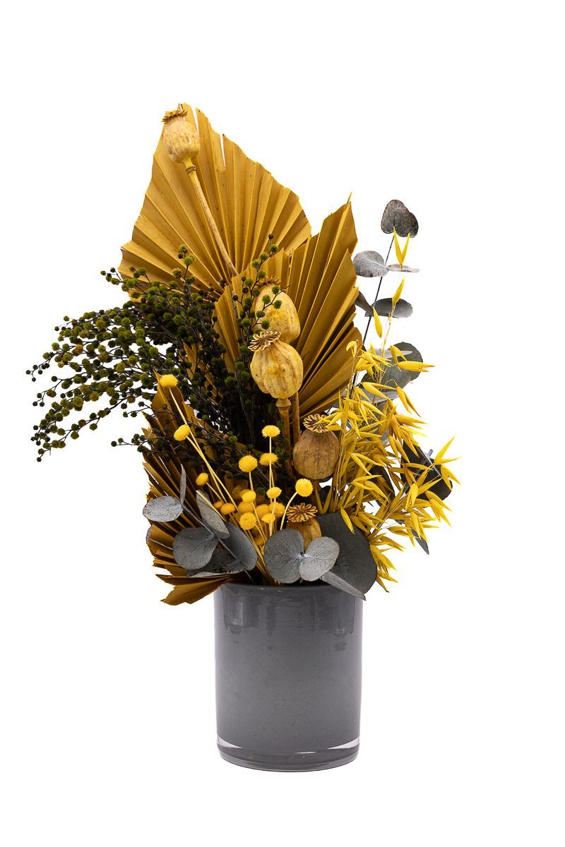 Moderno centro de flores secas y preservadas en tonos amarillos