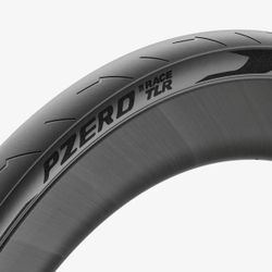 P ZERO™  Race TLR 30-622 Nero SPEEDCore