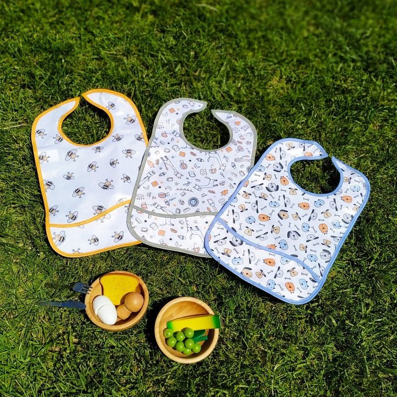 Pack de 3 unidades babero plástico impermeable con velcro 38x26 cm