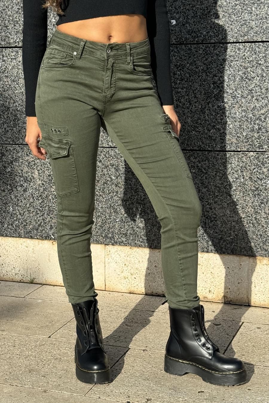 Pantalón cargo elástico kaki