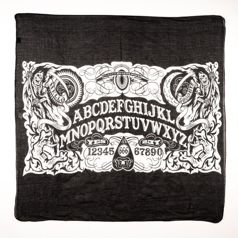 Pañuelo Ouija con parcas