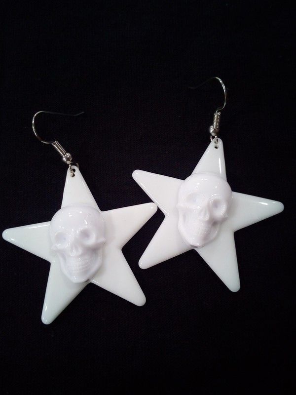 Pendiente Estrella Blanca Calavera Blanca